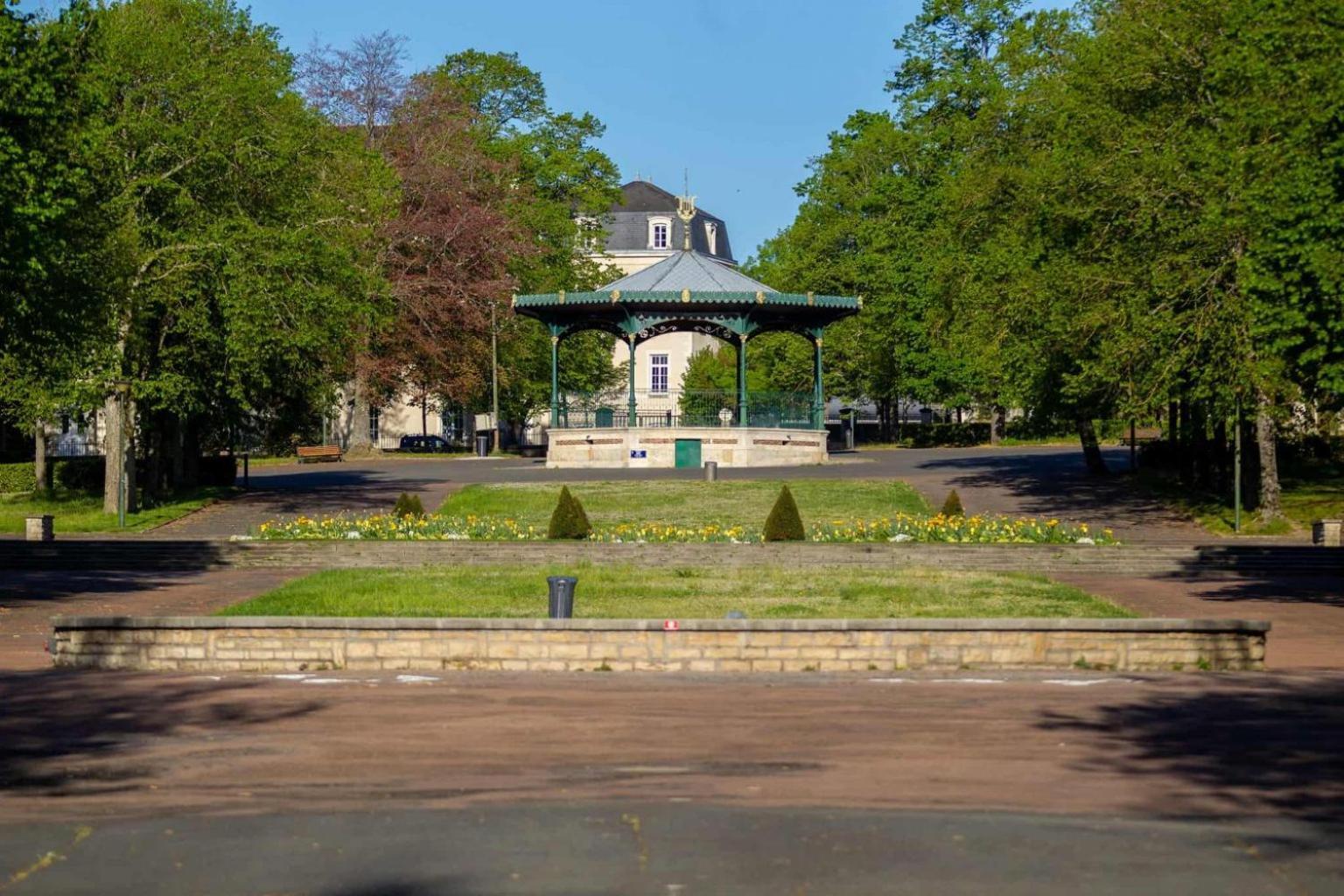 Hotel Des Ducs Невер Екстериор снимка